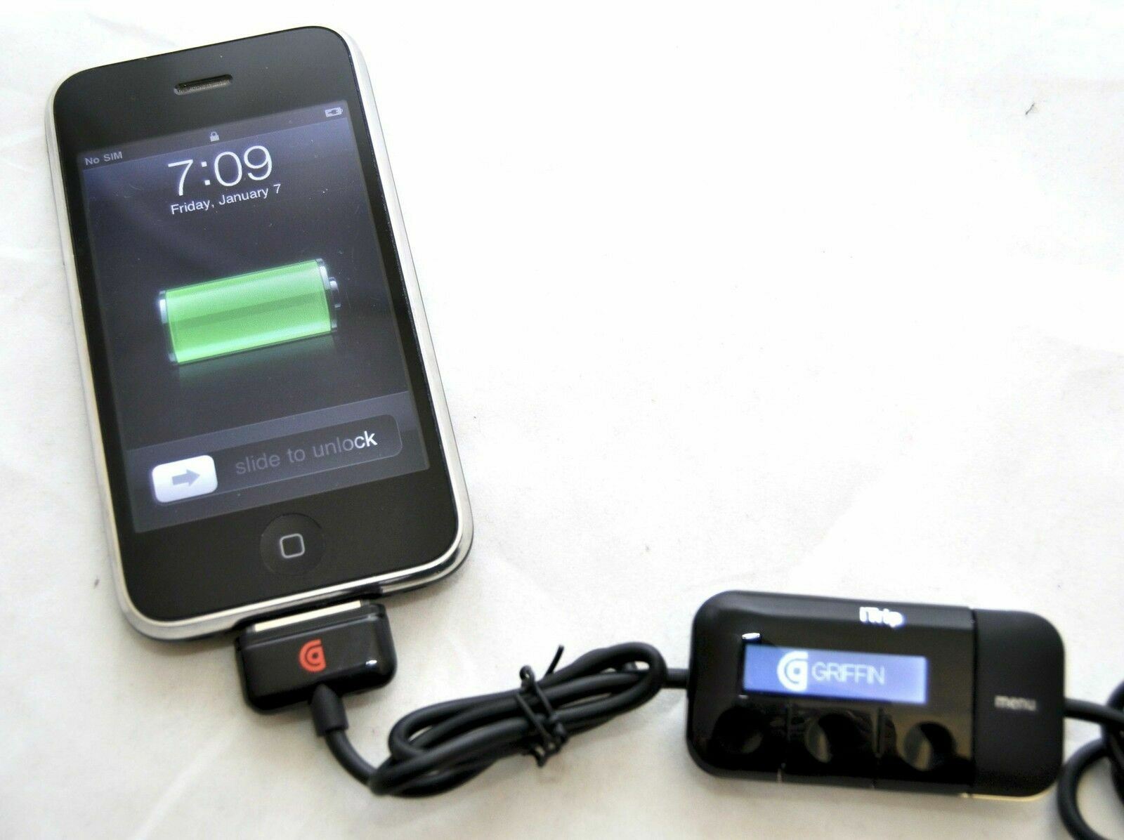 Griffin Technology iTrip FM Transmitter & Charger iPhone 4s/4/3GS iPod GA22042