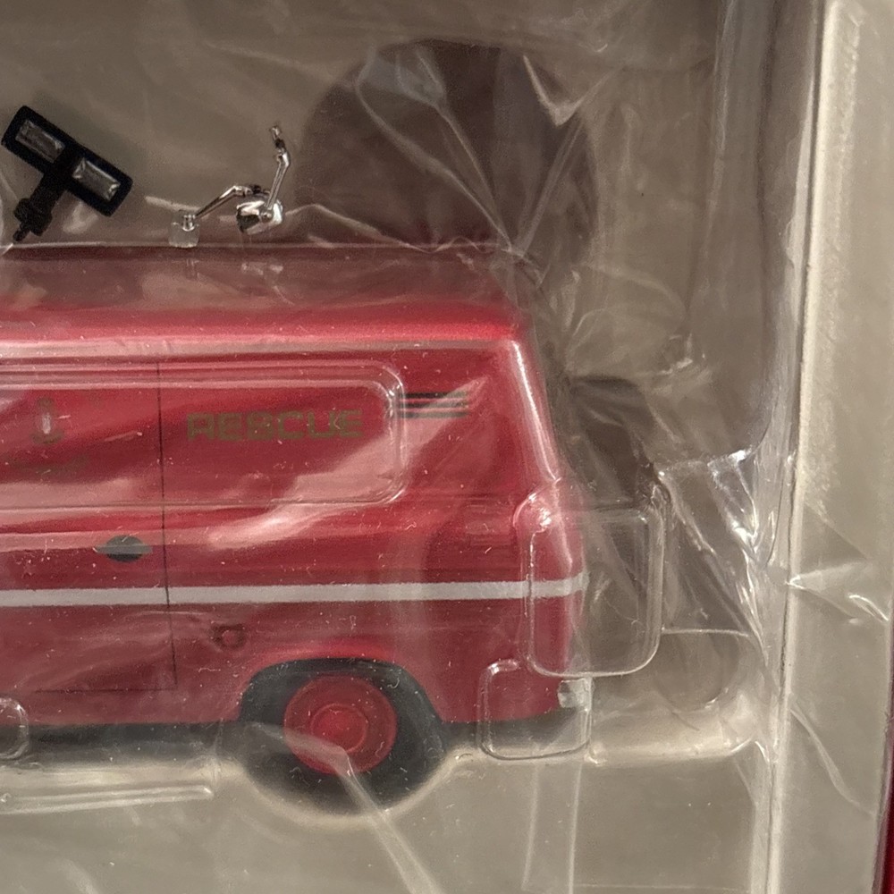 Corgi CC02301 FORD TRANSIT .WARWICKSHIRE FIRE BRIGADE.