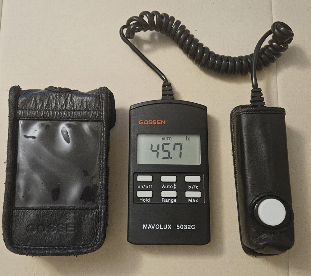 Gossen Mavolux 5032C Professional Light Meter w/ Sensor & Case – Tested Working