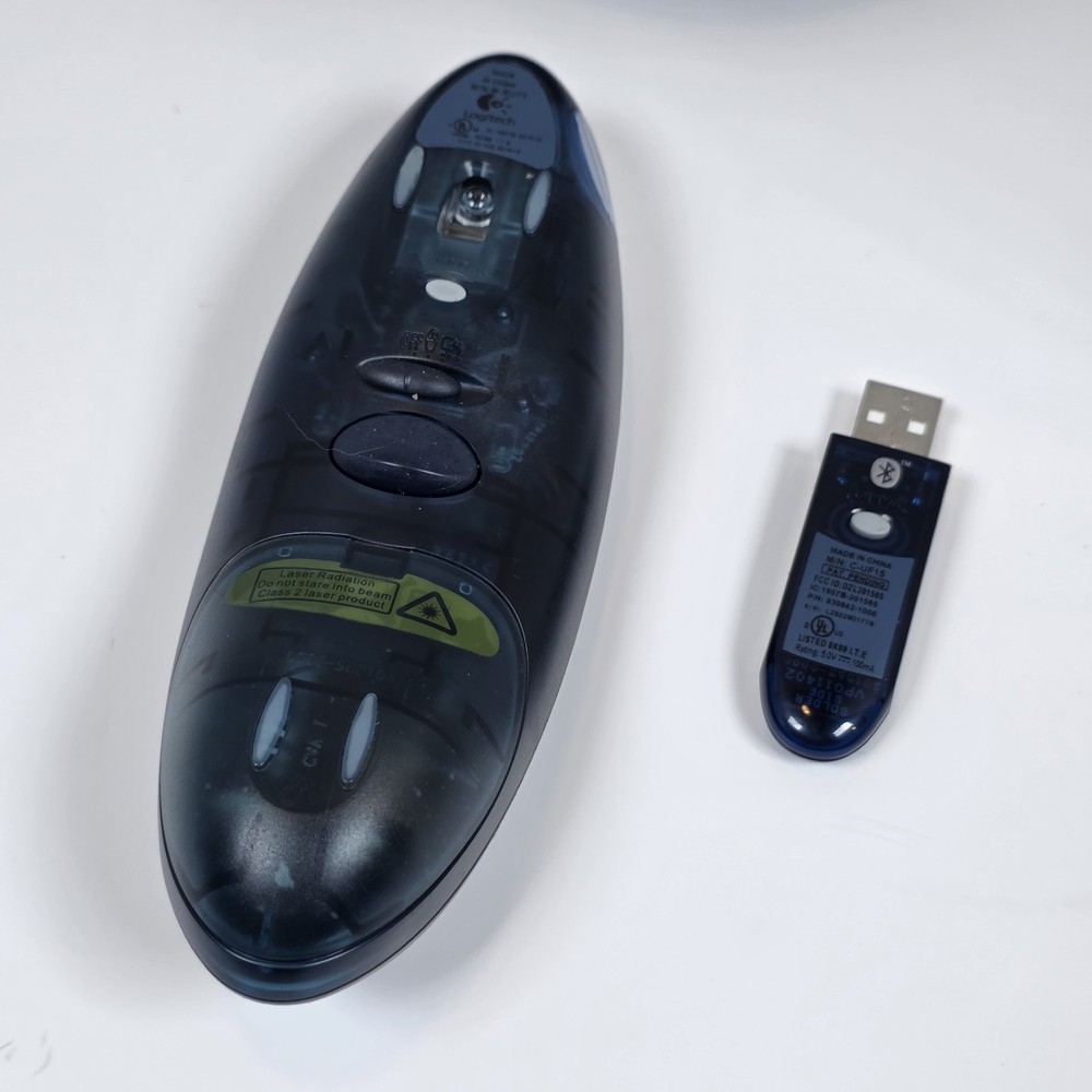 Logitech Bluetooth Cordless Presenter and Laser Pointer M-RU77 With Case N Dongl