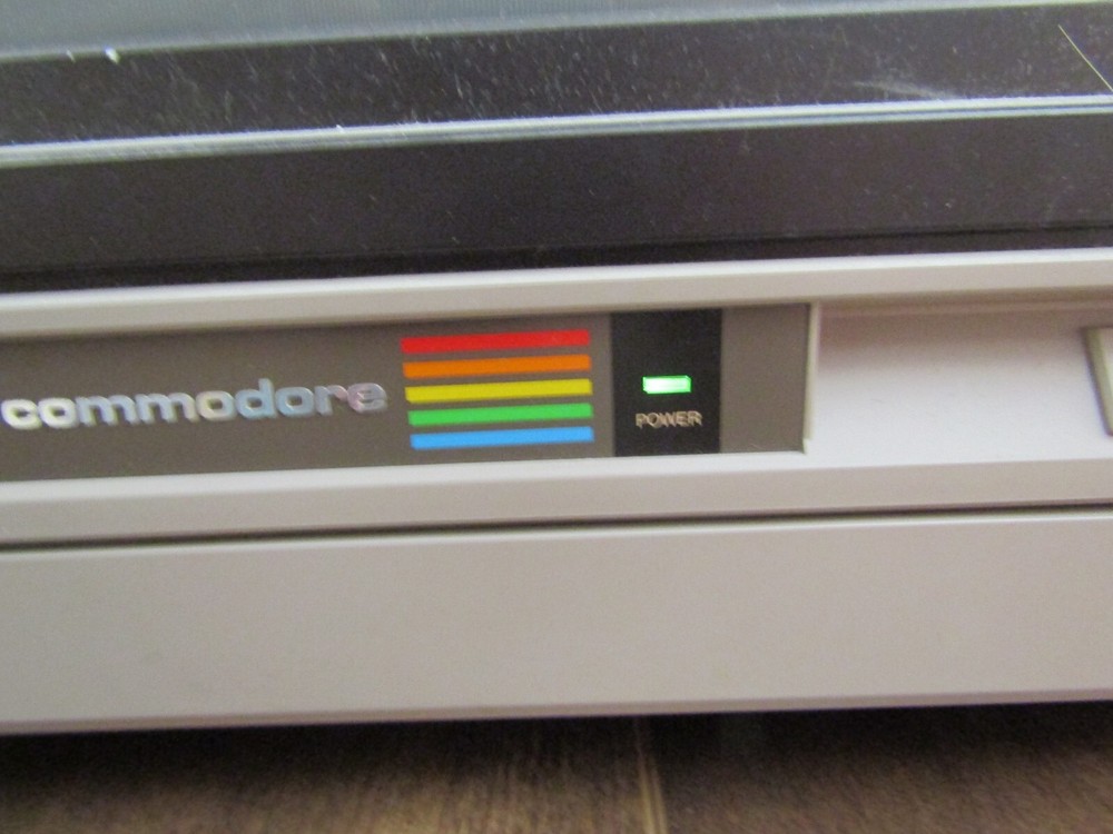 VINTAGE COMPUTER COMMODORE SINGLE FLOPPY DISK 1541 DRIVE POWERS ON