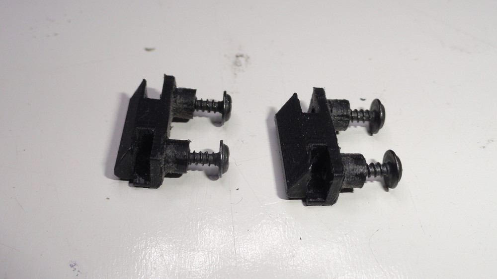 2 x Replacement Two Hole Athearn Type Motor Mounts WITH Screws (Improved) ,HO
