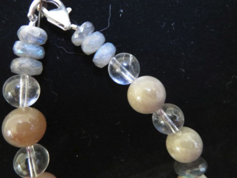 Crop Circle Bead Bracelet w/labradorite