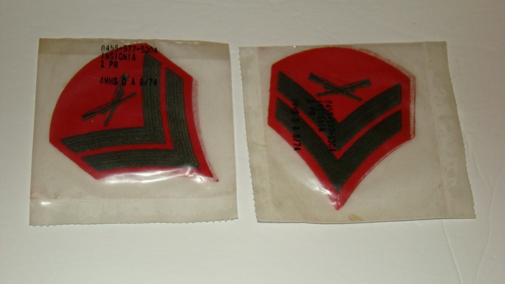 USMC Marines Corporal Cpl E4 Chevrons PATCH (2 Pr. green/red for Green uniform !