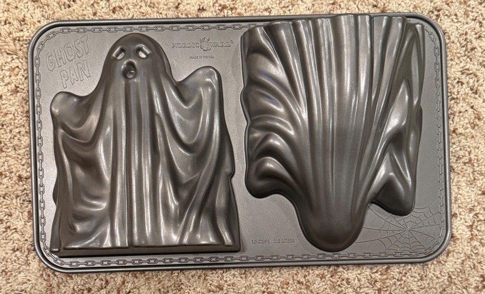 Nordic Ware 3D Ghost Pan (10 Cups)