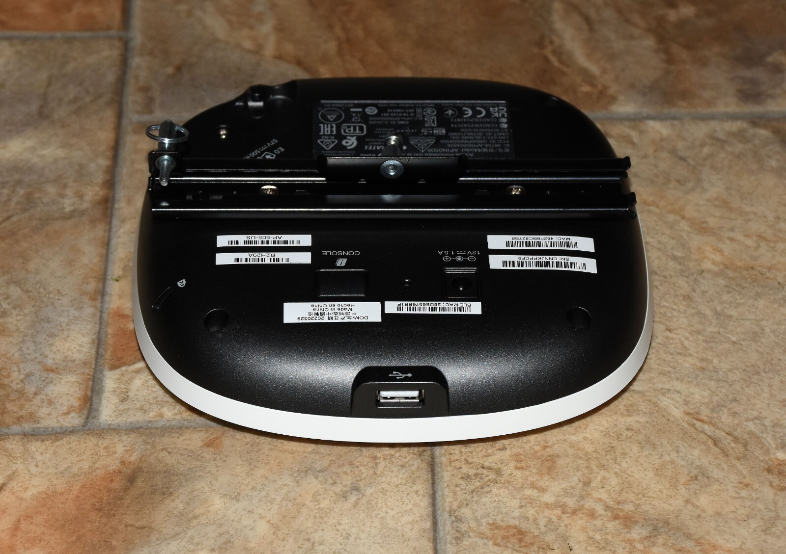 HPE Aruba AP-505 (US) - Campus Bluetooth Wi-Fi 6 - White (R2H29A)