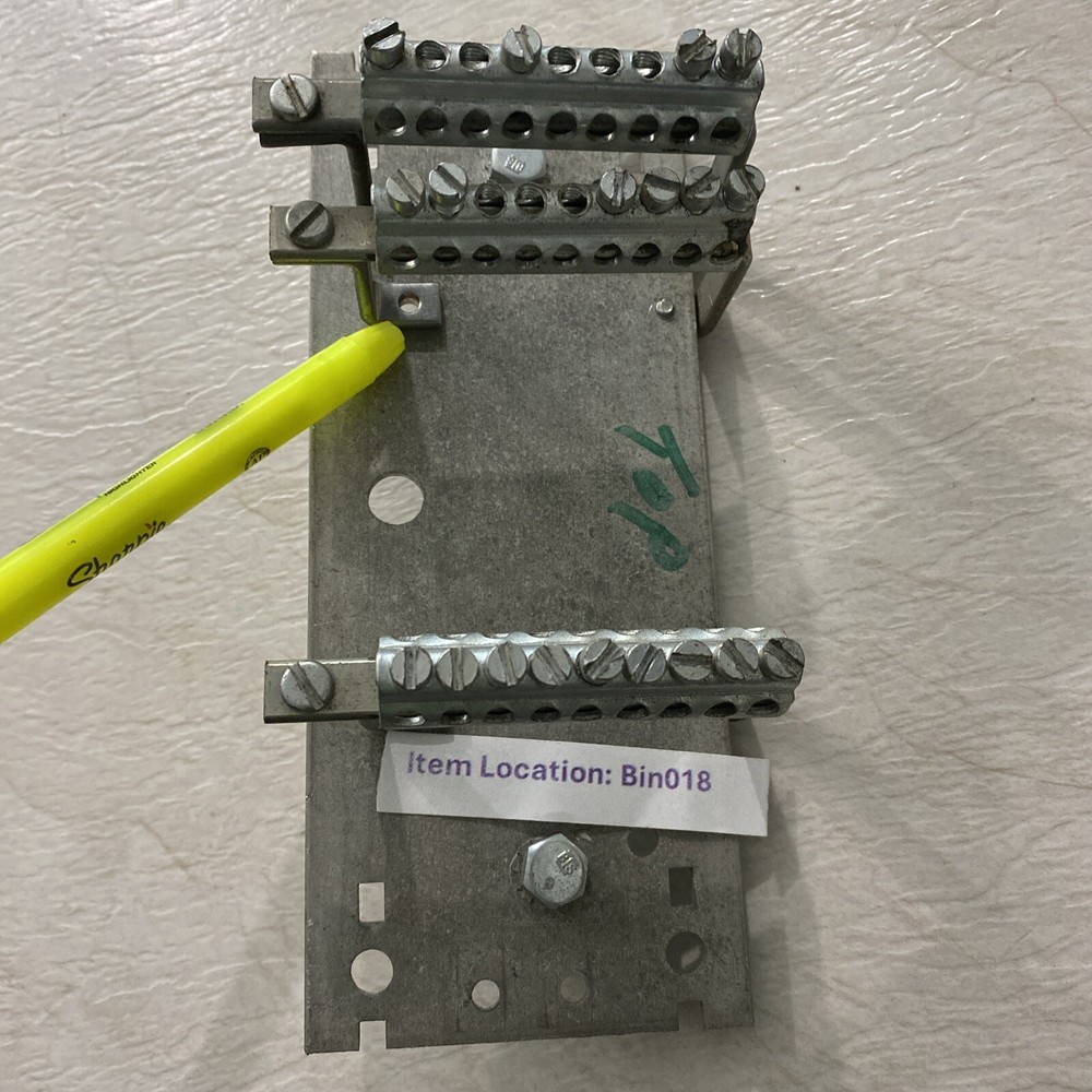 SQUARE D PANEL BOARD GROUND BAR KIT 3" Long ground 3pcs. bar kit attached.