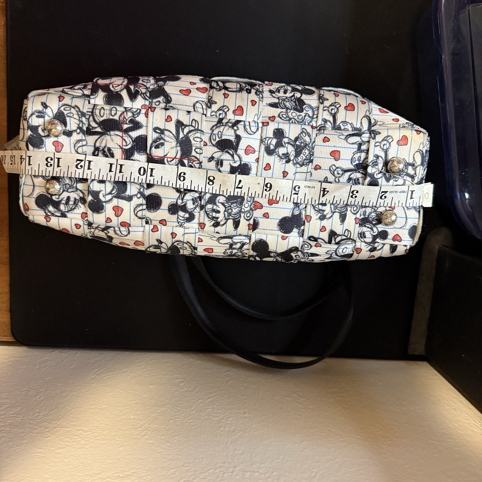 Harveys Disney Couture Minnie & Mickey Love Kiss Sketch Seatbelt Bag NWOT