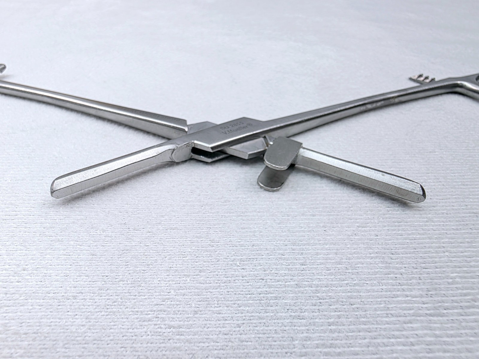 V. Mueller SU-2855 Straight Serrated Tubing Clamp Forceps - Ultrasonic Cleaned