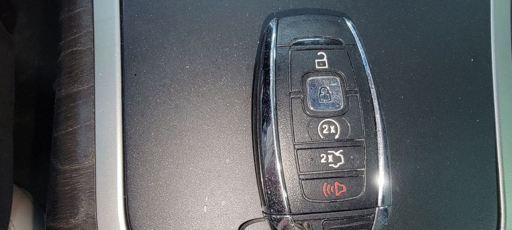 19 Lincoln Nautilus Camera Projector