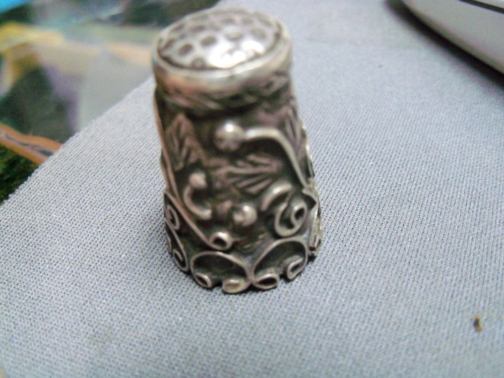 VINTAGE STERLING SILVER THIMBLE