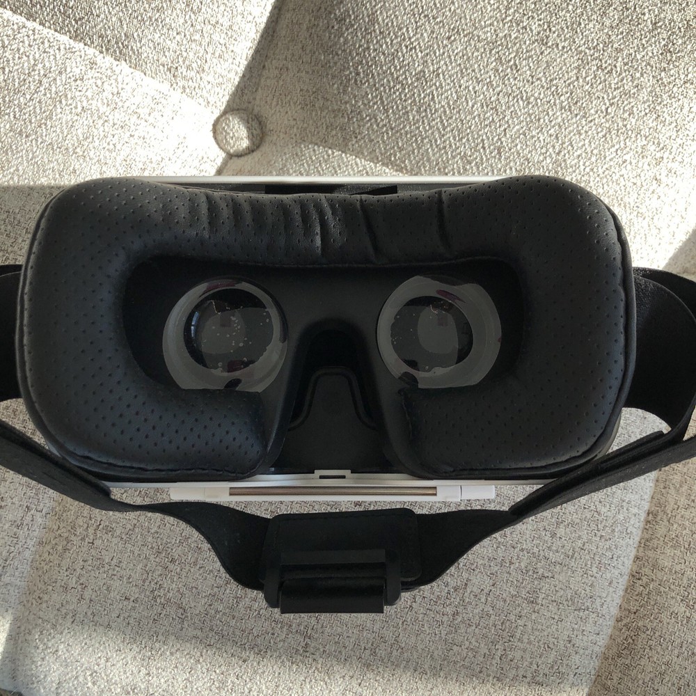 SHARPER IMAGE VR HEADSET WITH PAC MAN STICKERS