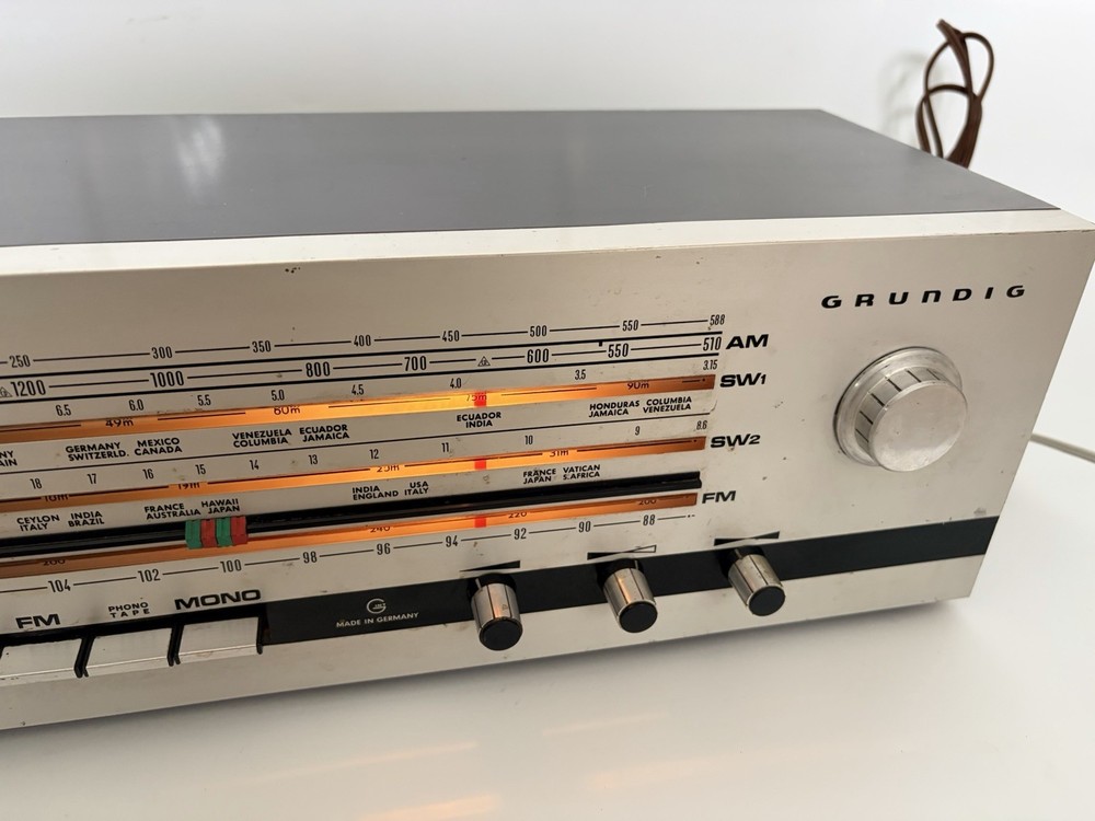 Vintage Grundig Model RF 2160U Solid State Stereo Read Description