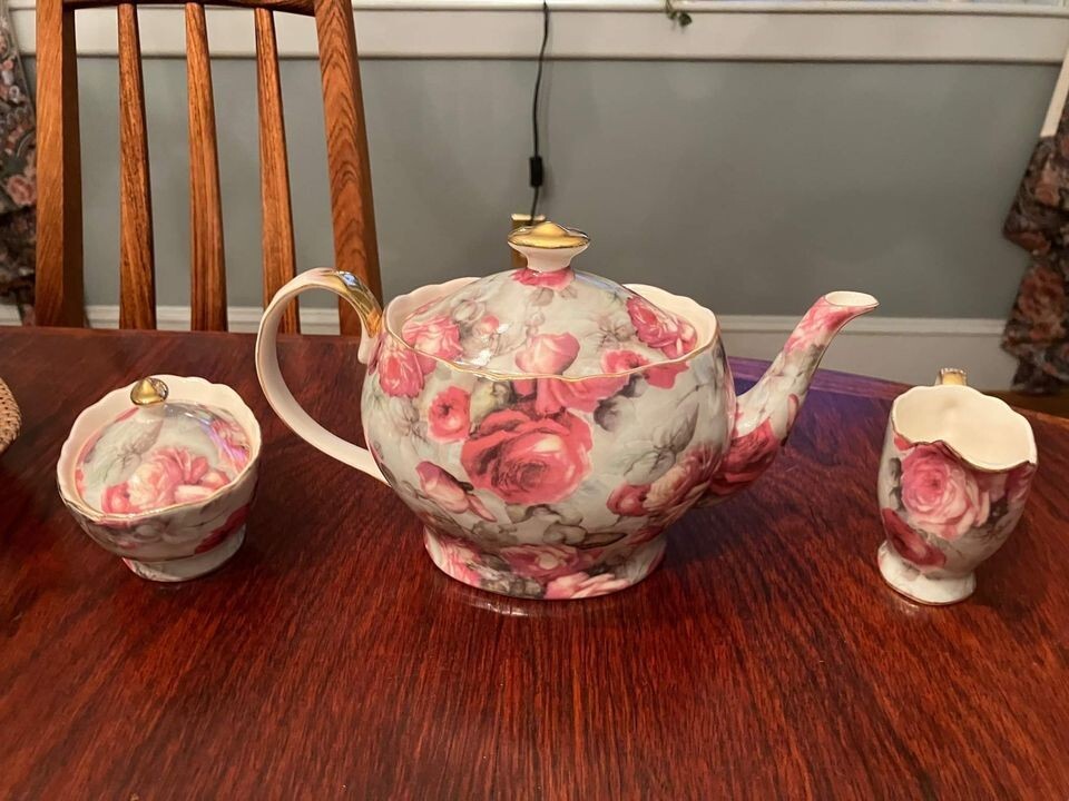 Pepper Tree Tea set