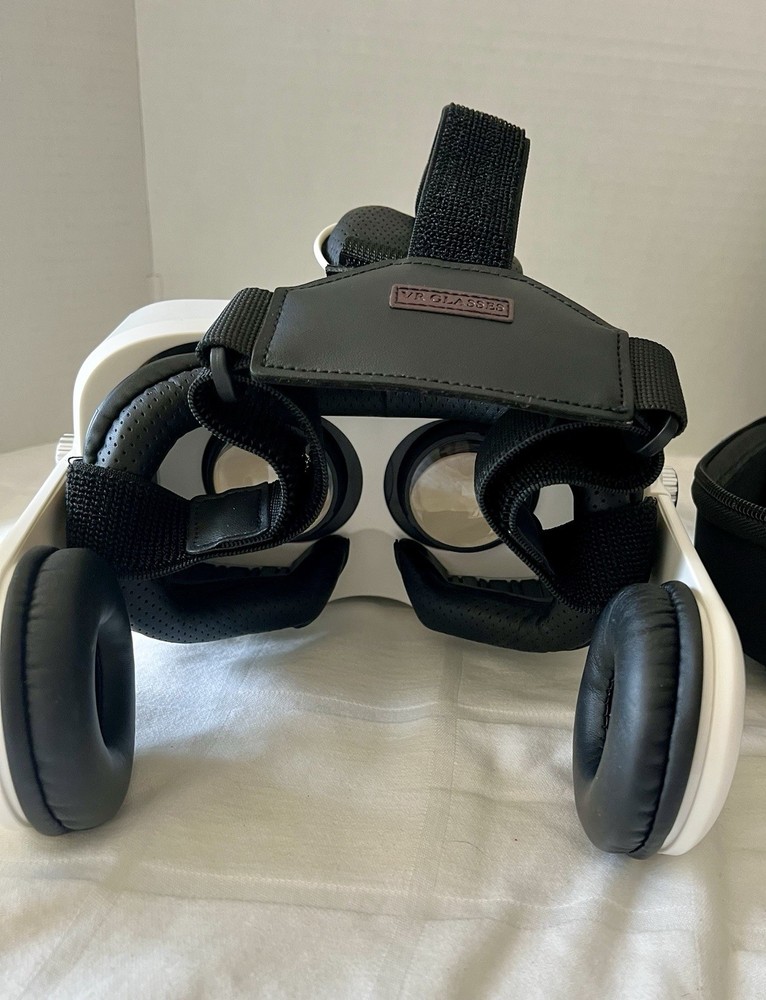 Kiwi Design3D VR Glasses with Case and Controller Virtual Reality Headset
