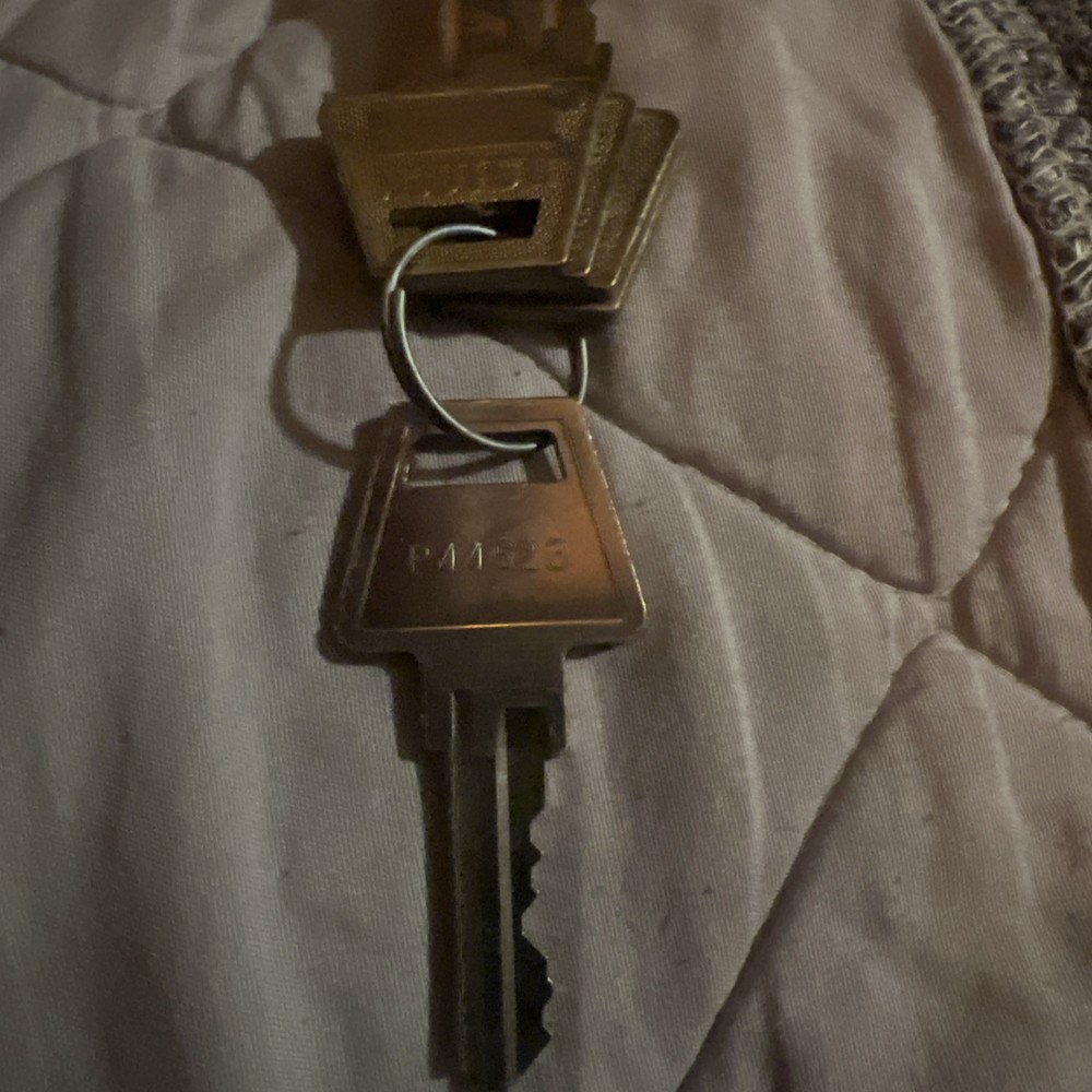 us lock keys precut in good shape