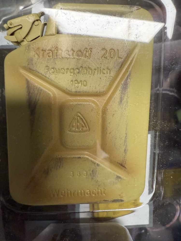 German Jerrycans (4)