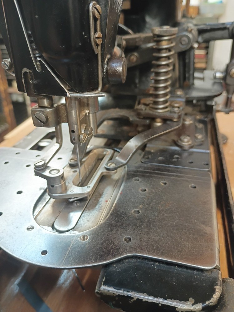 Singer 71-32 Industrial Sewing Machine