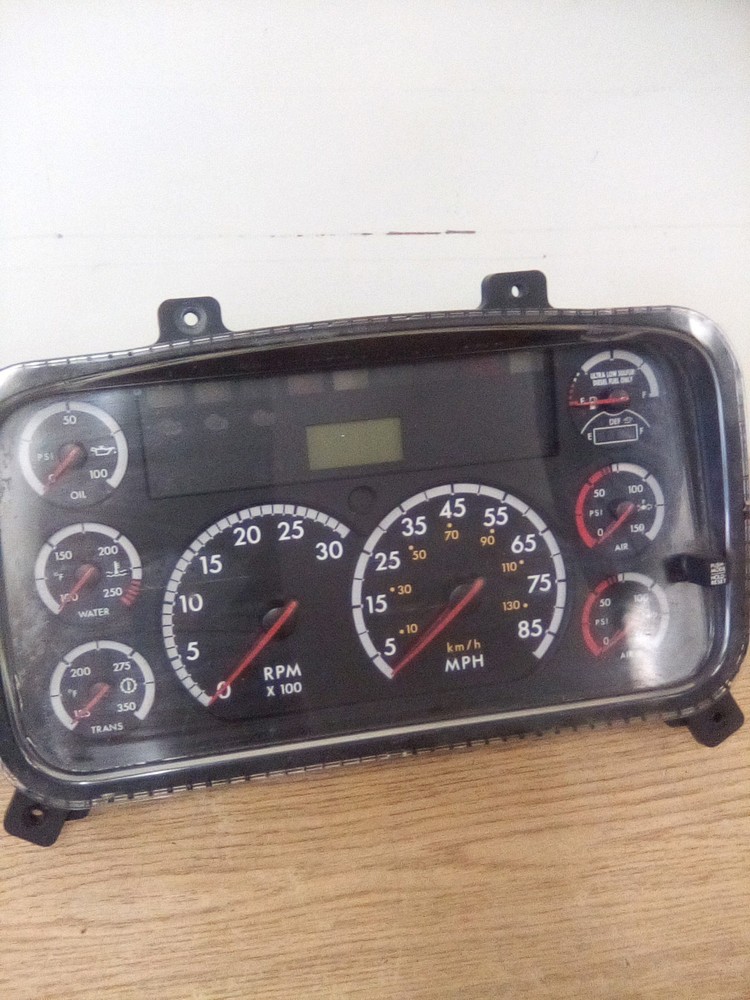 Freightliner M2 Speedometer Instrument Cluster A22-66235-106