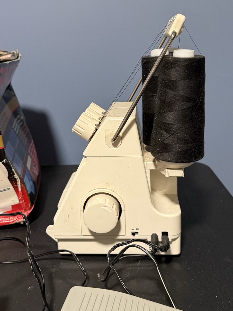 Singer Tiny Serger TS-380 Plus Overedge Sewing Machine