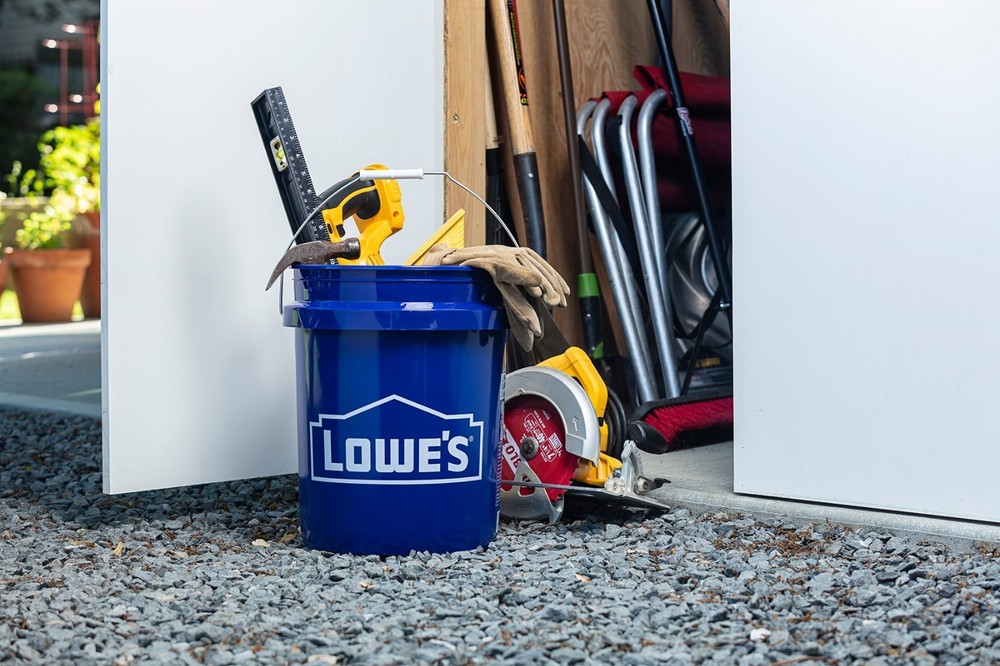 Lowe's 5 Gallon(s) Plastic General bucket