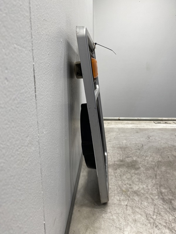 2000 Mack LE613 Light Bezel (710-10405)