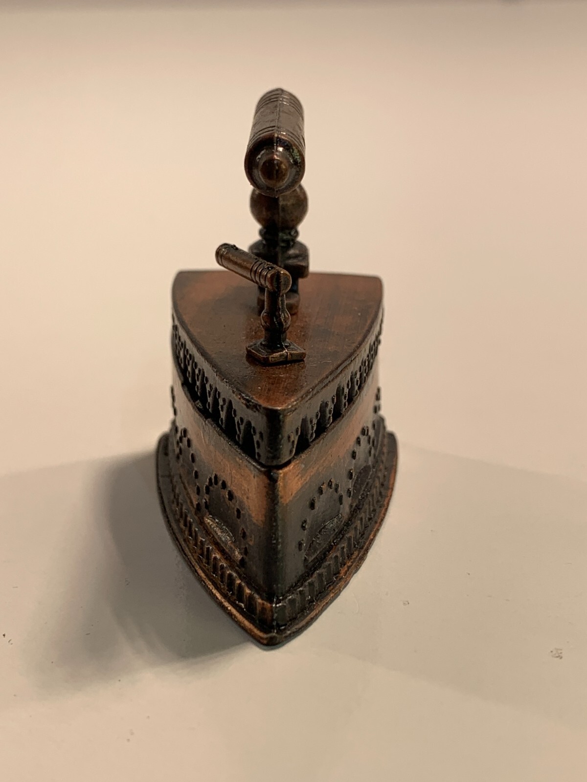 Vintage Die-Cast Pencil Sharpener Antique Style Clothes Iron PSD1