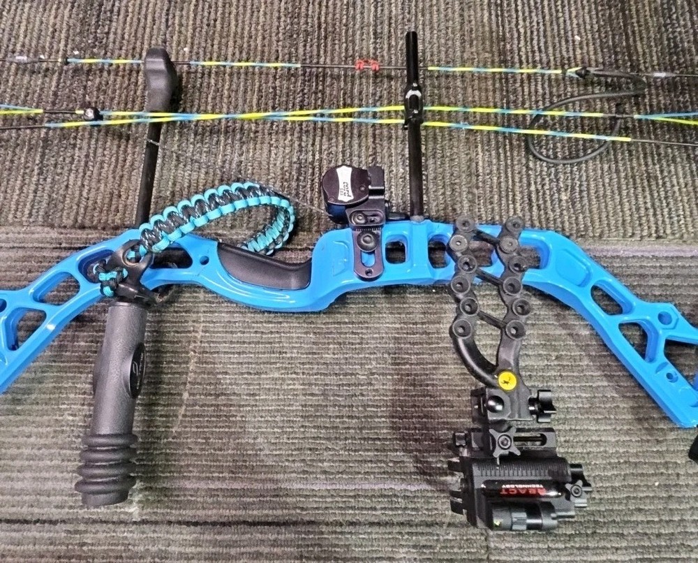 Diamond Archery by Bowtech Prism RH (Blue) Compound Bow + Bow Case & Accessories