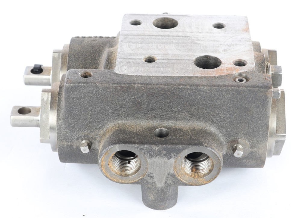 New 9007697 Terex Valve Assembly