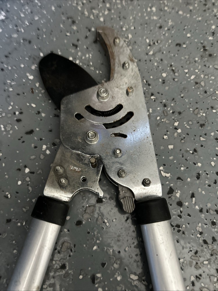 Backyard Pro Manual Compression Crimp Tool 30" Long - Trimming