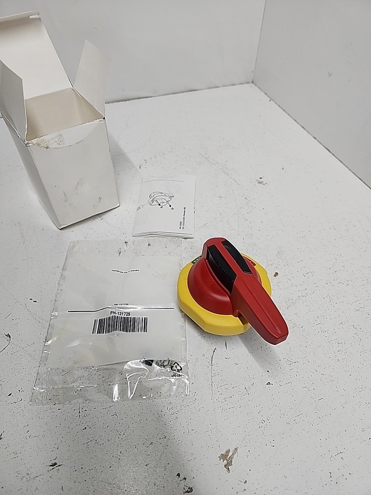Allen Bradley 194R-PY Operating Disconnect Lockable Handle **NOS **