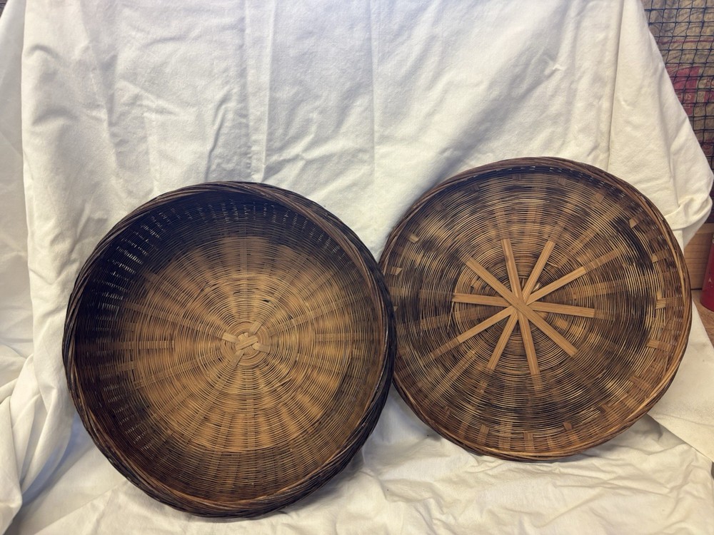BEAUTIFUL Vintage Round Sewing Basket