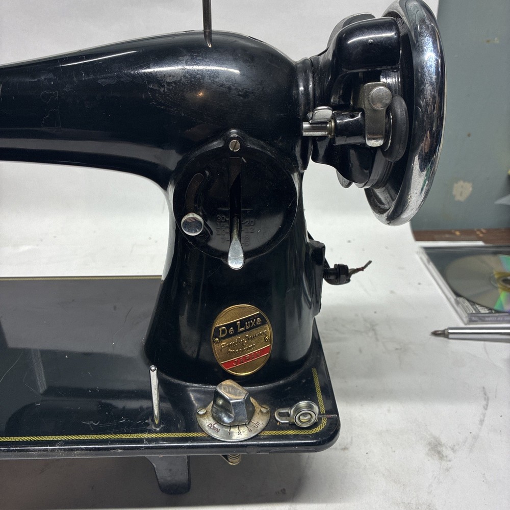 Singer De Luxe Sewing Machine No Case Or Bottom Read Description!