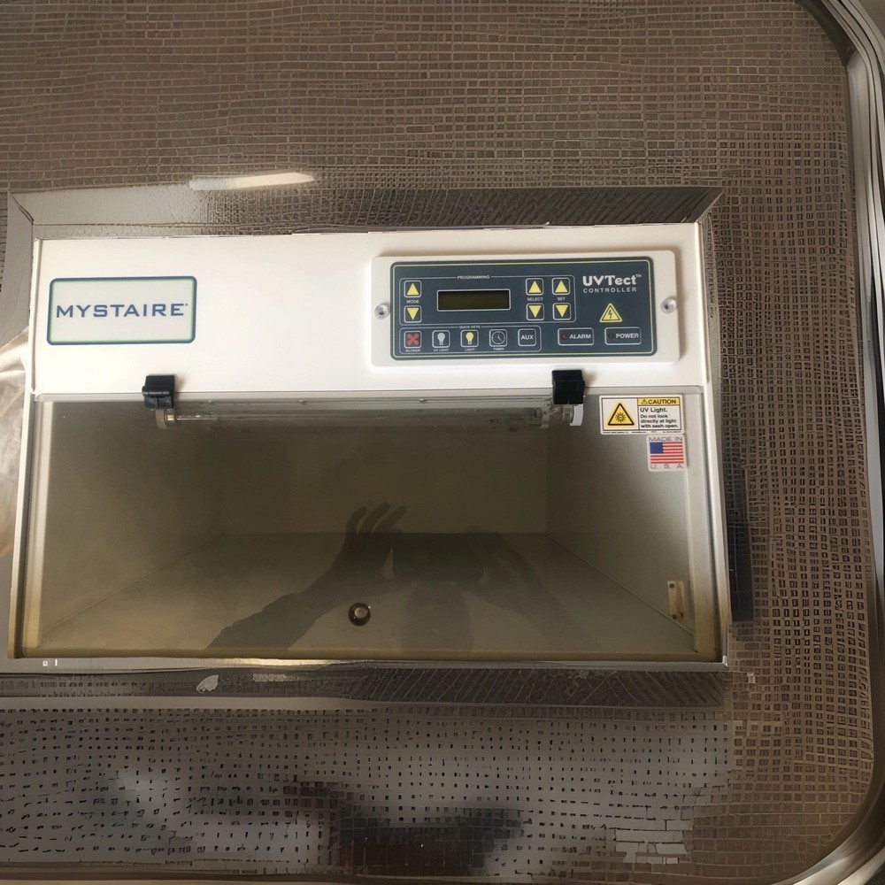 Mystaire 24in UV Light Box with Microprocessor Controller/ With Brand New Bulbs