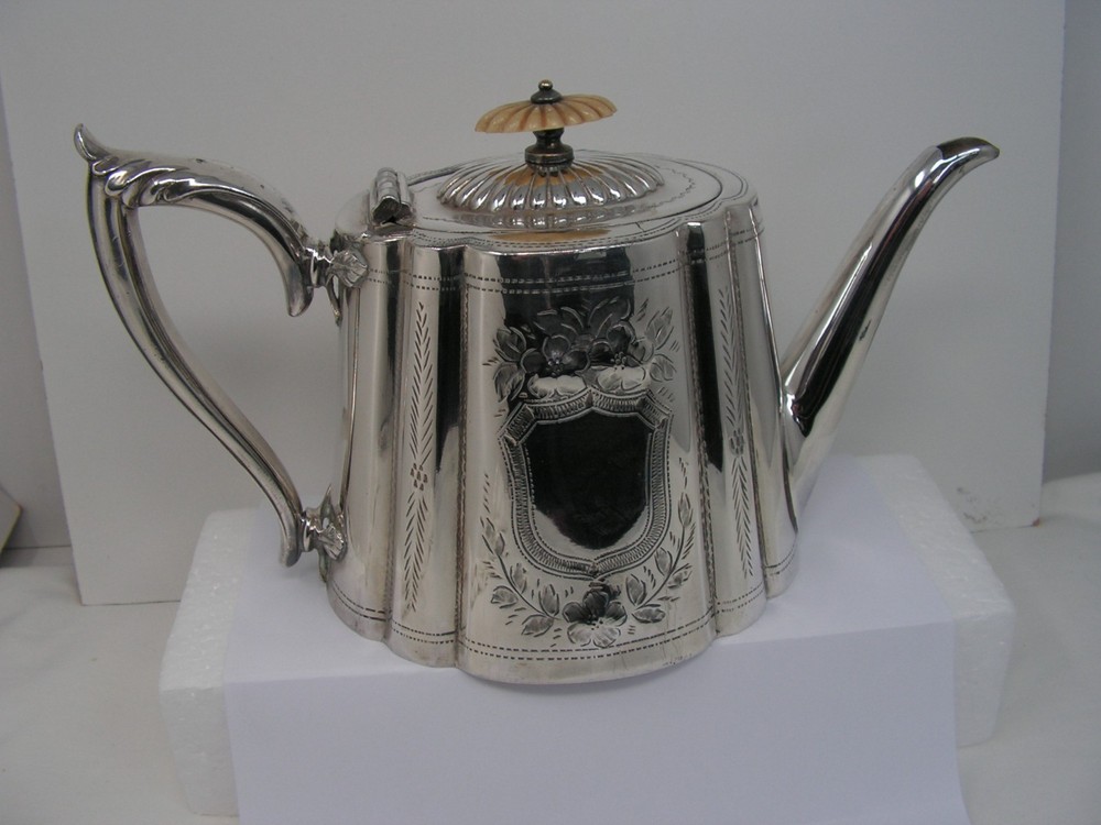 ANTIQUE DECORATIVE VICTORIAN SILVER PLATED TEAPOT