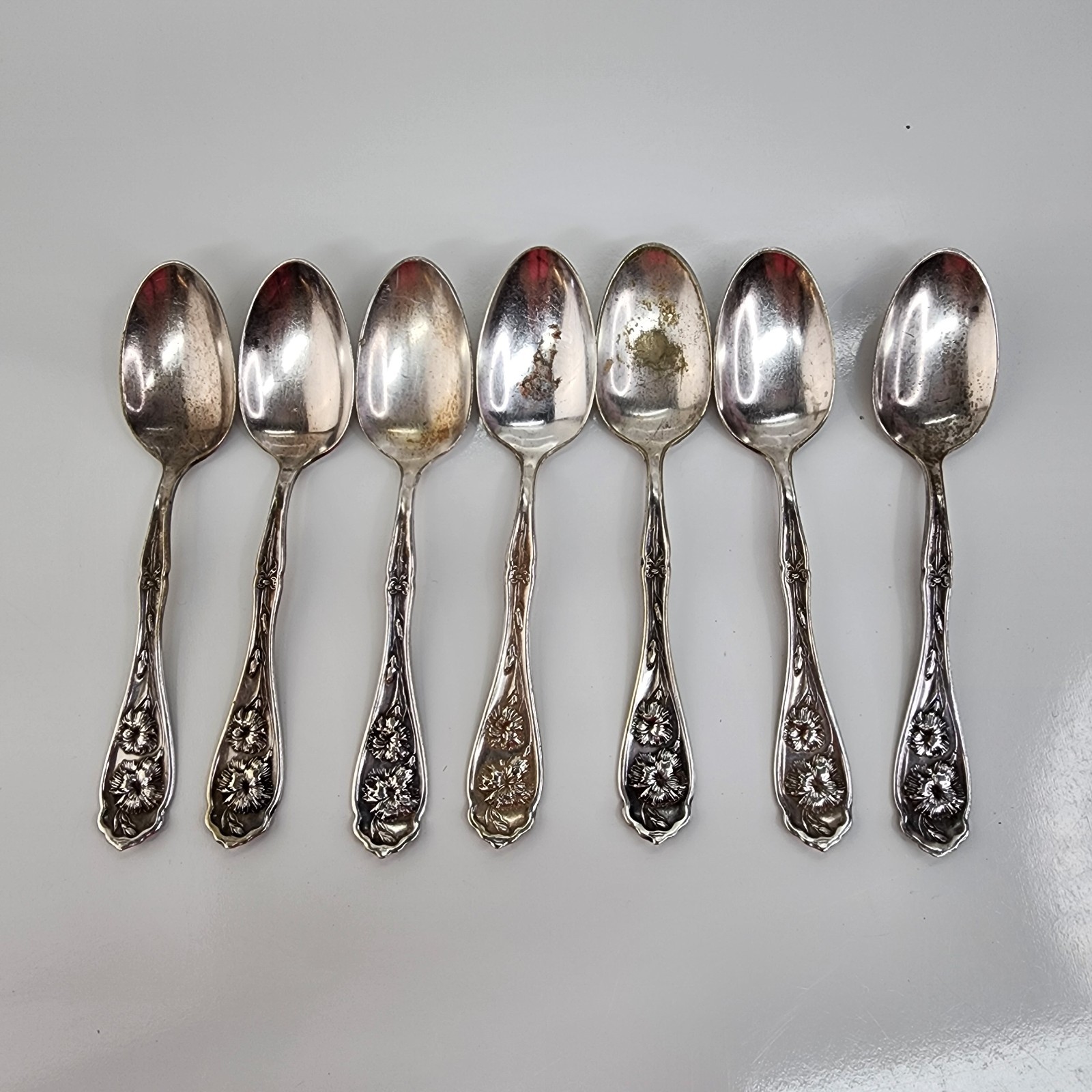 Wm Rogers (W.R.) Carnation 1908 Silverplate Dinner Spoons Set 6 Vintage Crafting
