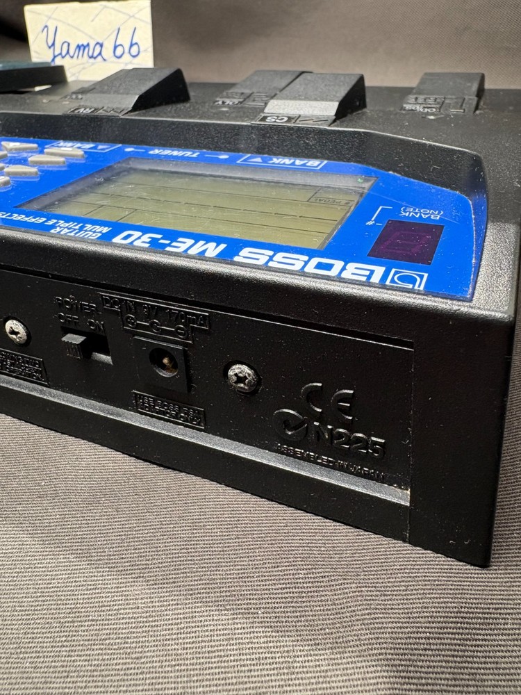 BOSS ME-30 Multi-Effects Guitar Processor - Analog Feel Controls - Unit Only