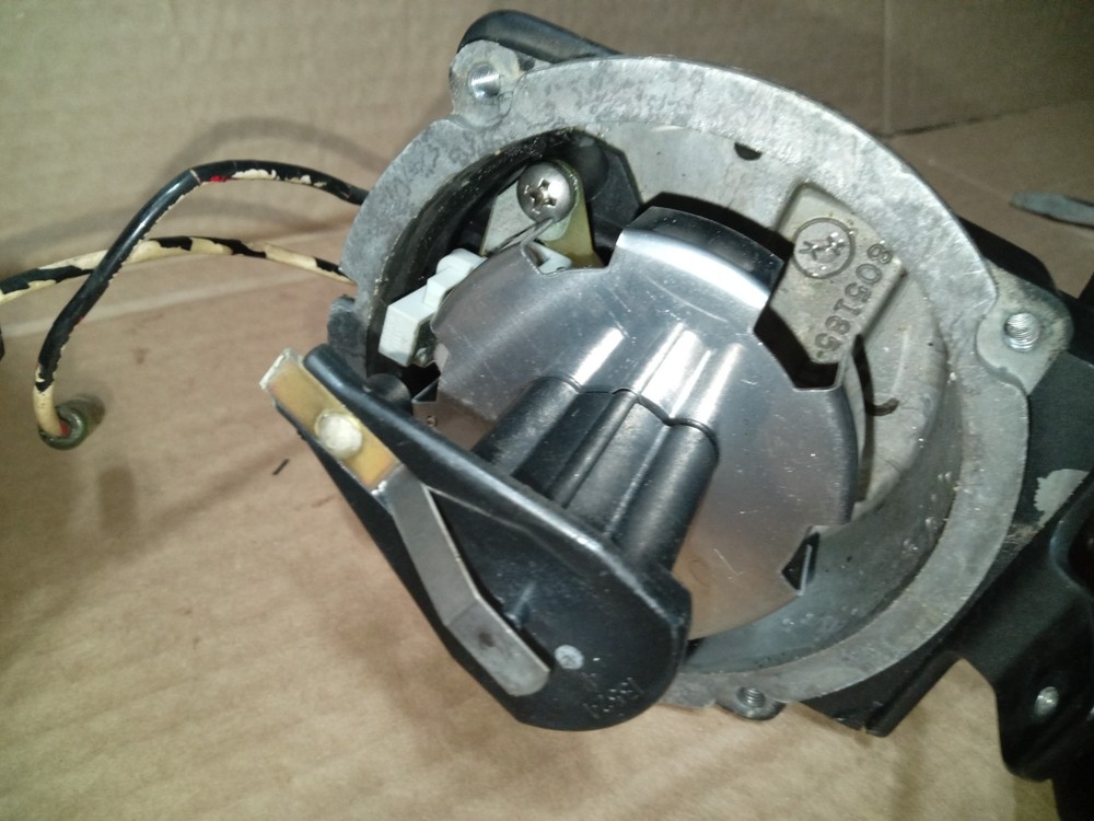 Mercruiser V6 4.3 Distributor Cap And Assembly