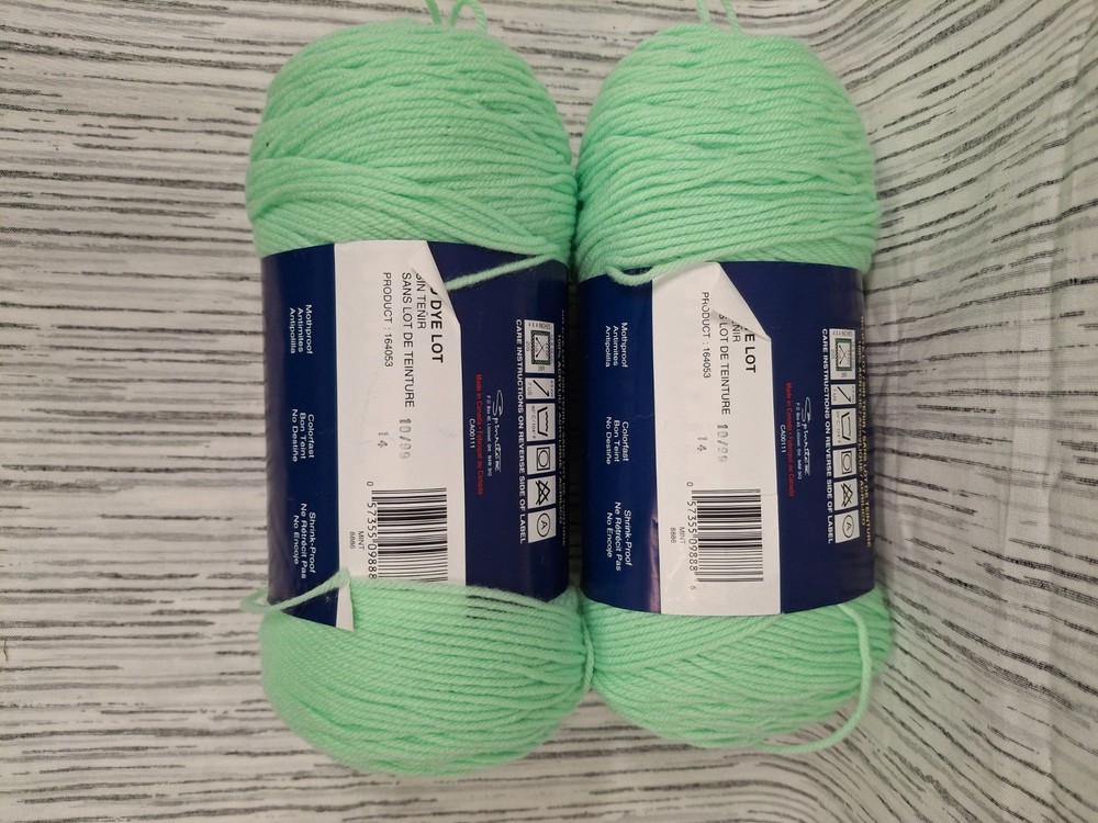 2x Bernat Super Value 8 oz 4 Ply Solid Yarn-Deep Mint 164053-8886
