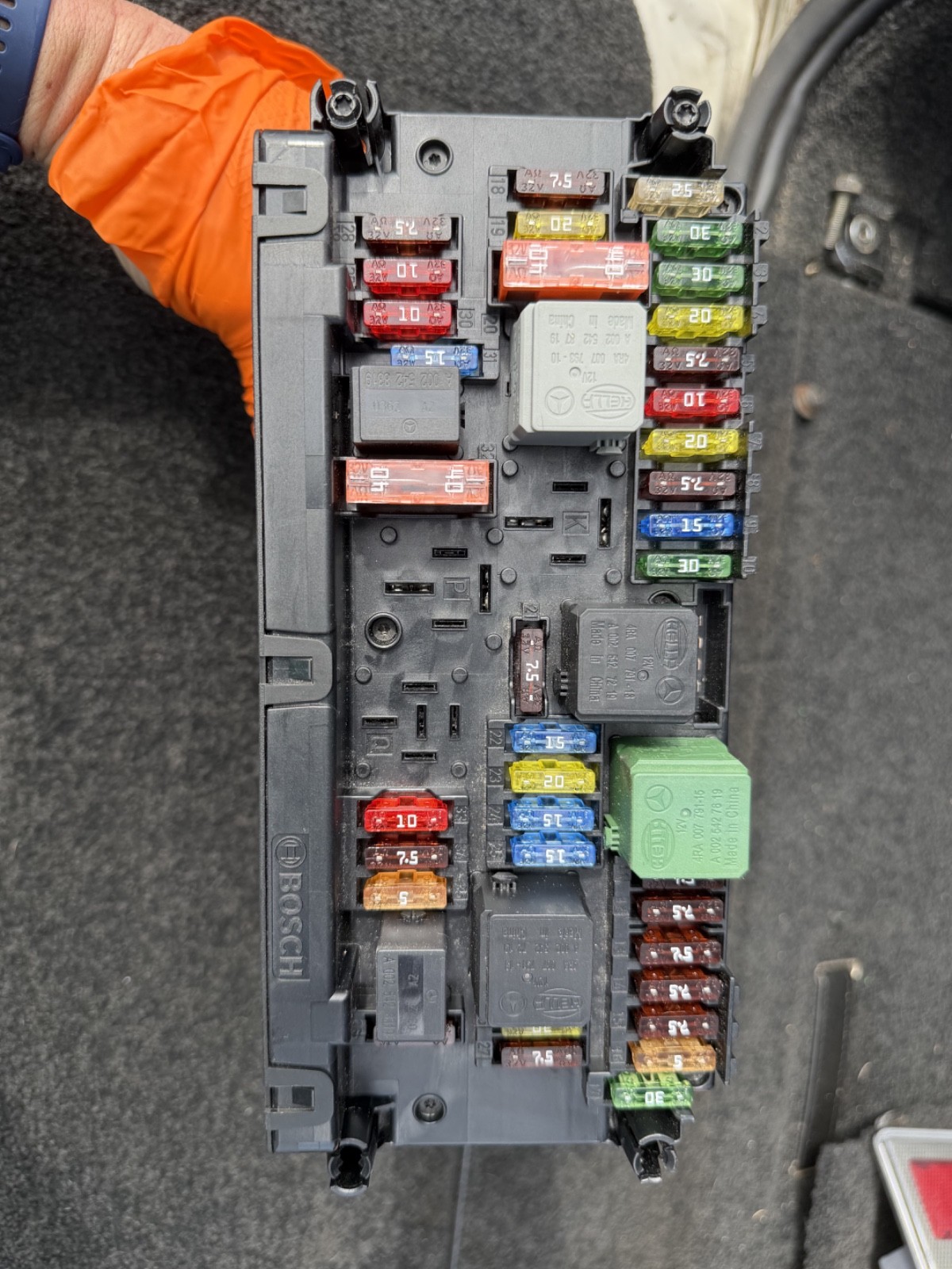 2010-2012 Mercedes-Benz E350 Front SAM Relay Fuse Box OEM 2129004911