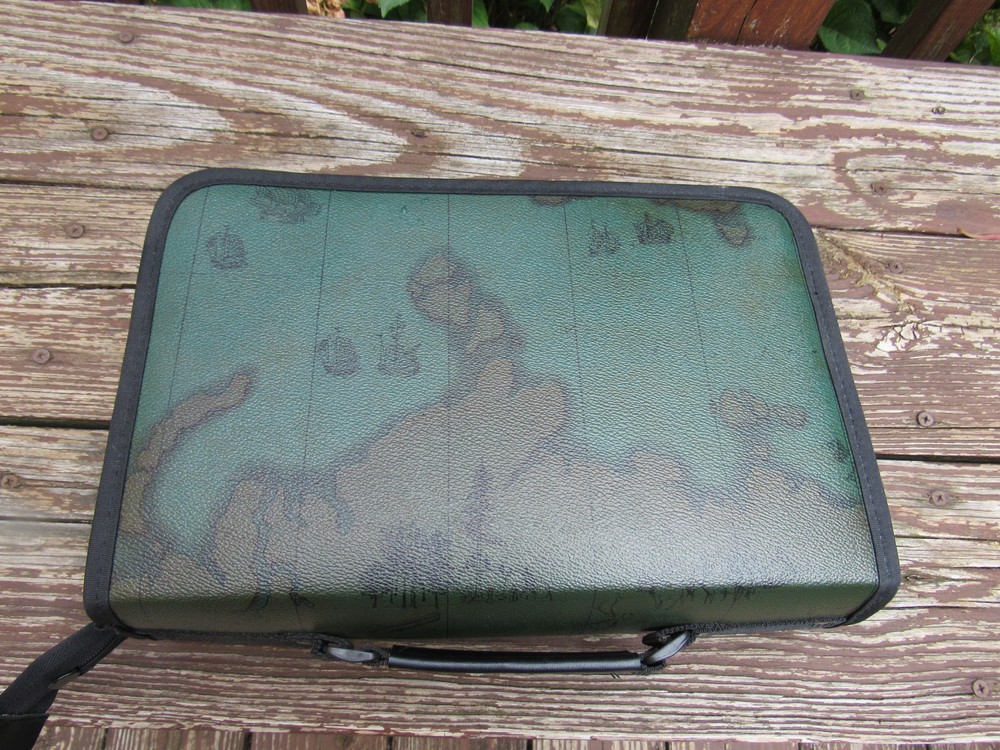 Green CD carrying case CD DVD Soft /with Map picture/Unbranded
