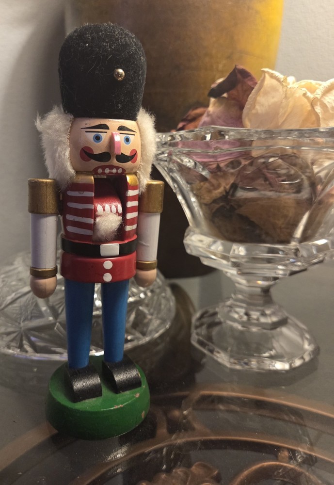 Nut Cracker