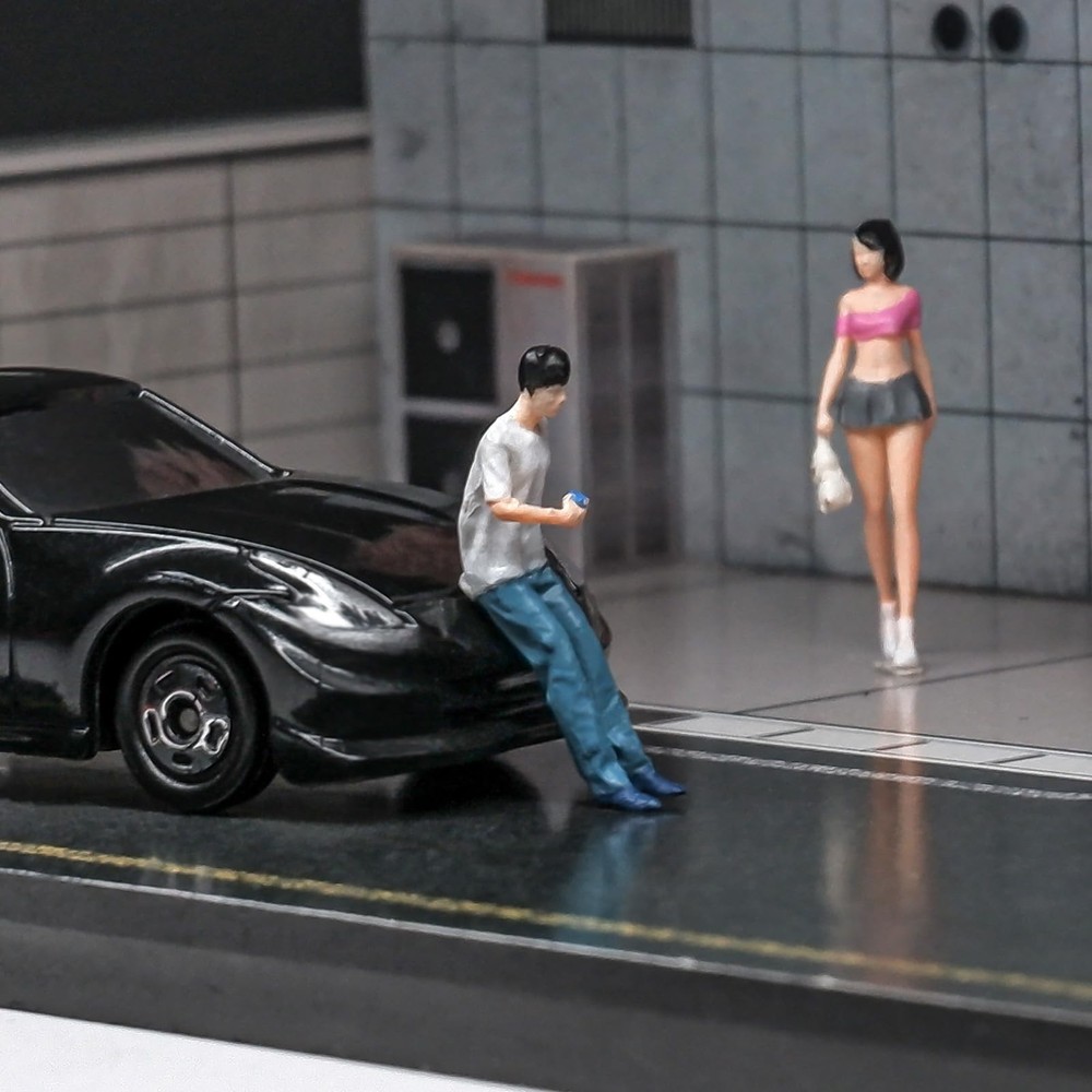 kivcmds Painted Figure 1:64 Scale Mini Model Trains Leaning Man