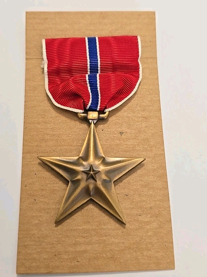 1945 Bronze Star Medal in Original Box-American Emblem CO, INC-HTF WW2