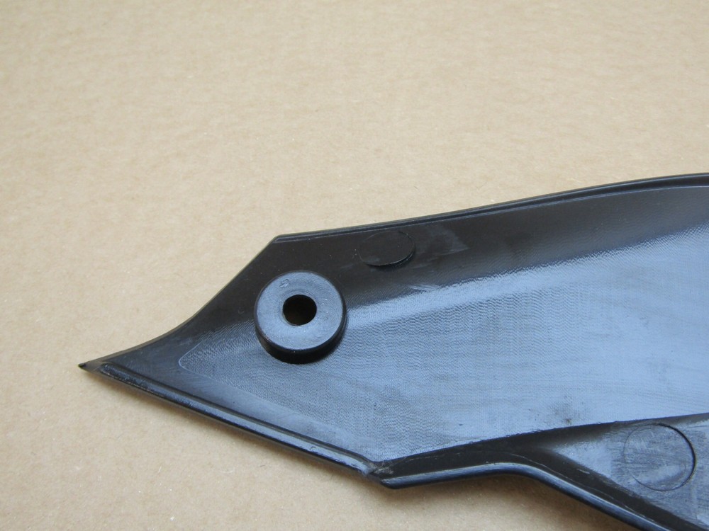 Benelli BN 125 2022 right centre fairing panel (13069)