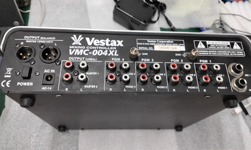 1pcs Vestax VMC-004XL Mixing Console