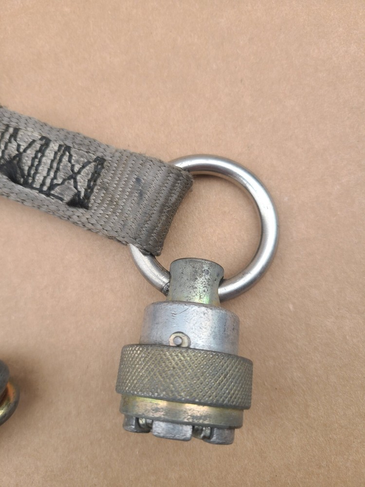 12 Jaw Fitting with round ring and ratchet strap