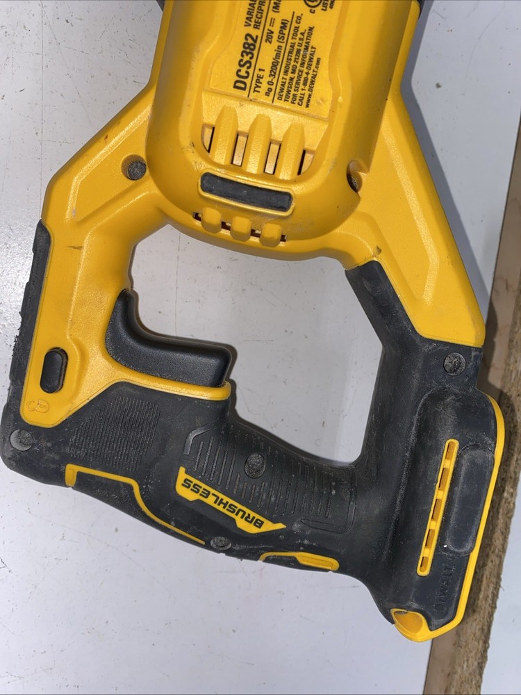 Dewalt DCS382 Variable Speed Reciprocating Saw