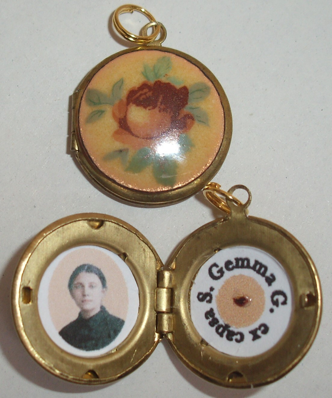 St Gemma Galgani Ex Capsa Relic Locket Red Rose, Used, Free Shipping