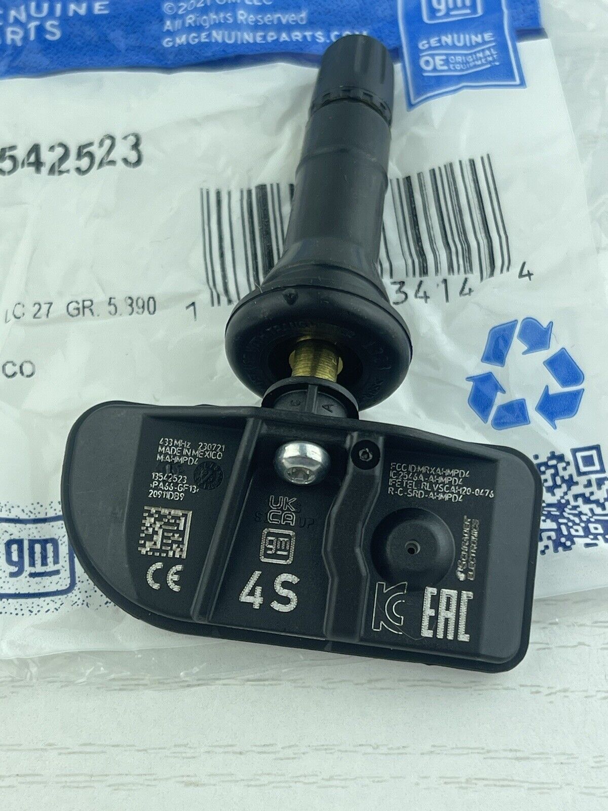 New Genuine GM Tire Pressure Indicator Sensor 13542523